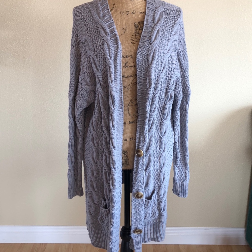 Long grey cardigan. l